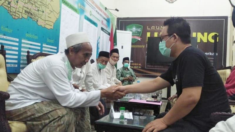 Rais PCNU Surabaya Tuntun Dua Pria Masuk Islam 