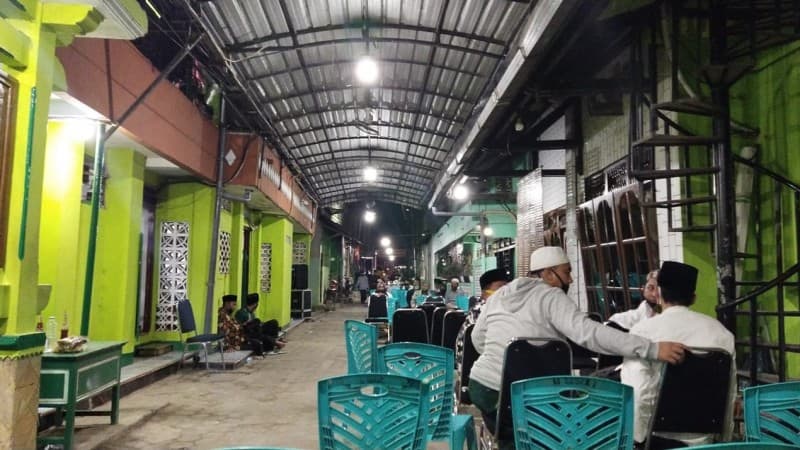 Malam Ini, Gus Kamil Maimoen Zubair Dimakamkan Dekat Ibundanya