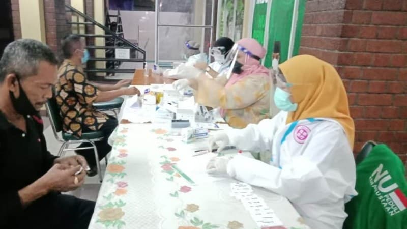 PBNU Lakukan Rapid Test kepada Puluhan Petani yang Jalan Kaki Sumut-Jakarta