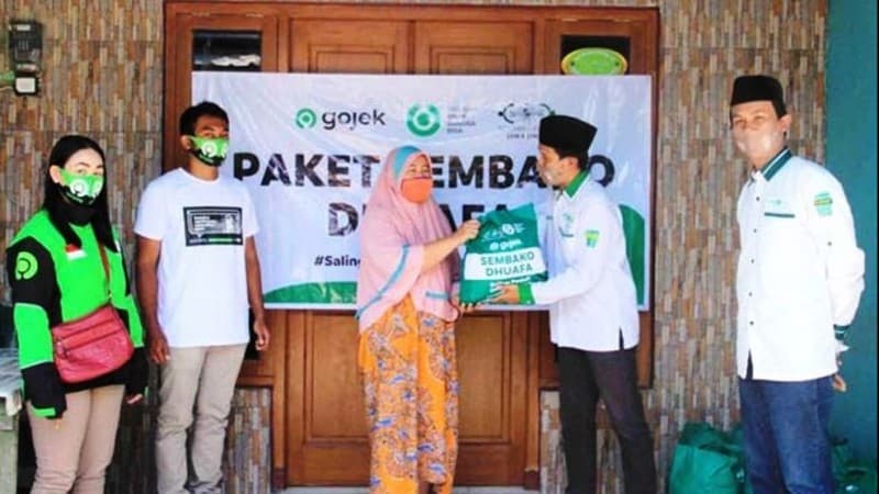 Gandeng Ojek Daring, LAZISNU Jatim Sapa Kampung Pemulung