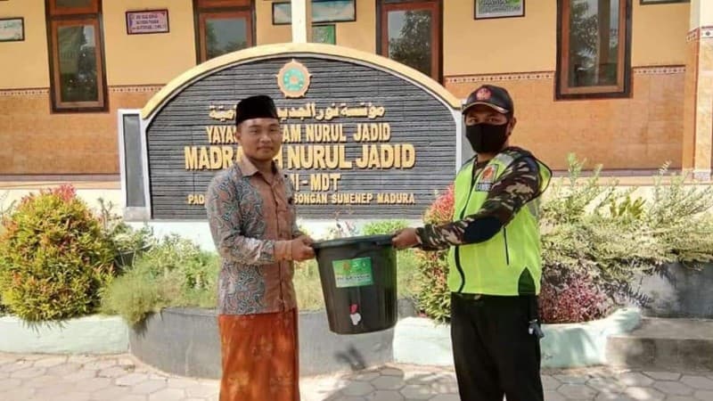 Penderita Corona Meningkat, Banser di Sumenep Getol Bagikan Alat Cuci Tangan