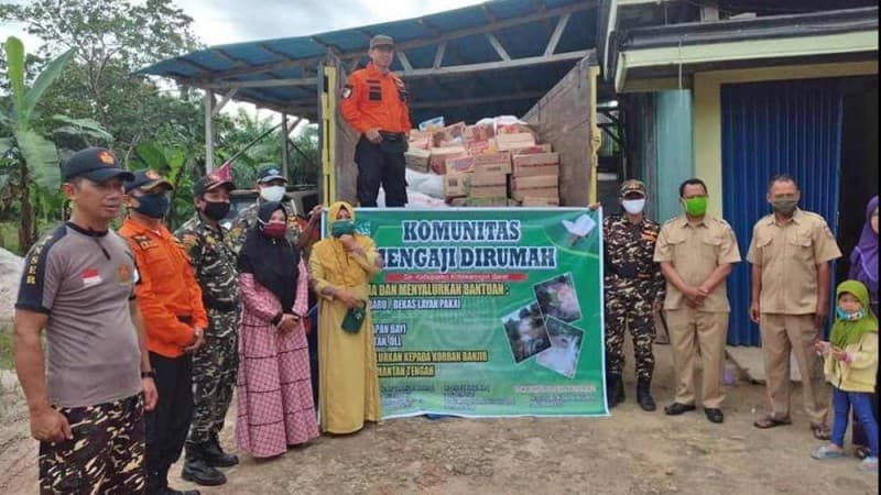 Bantu Terdampak Banjir, Banser dan Jamaah Pengajian Kobar Salurkan Bantuan
