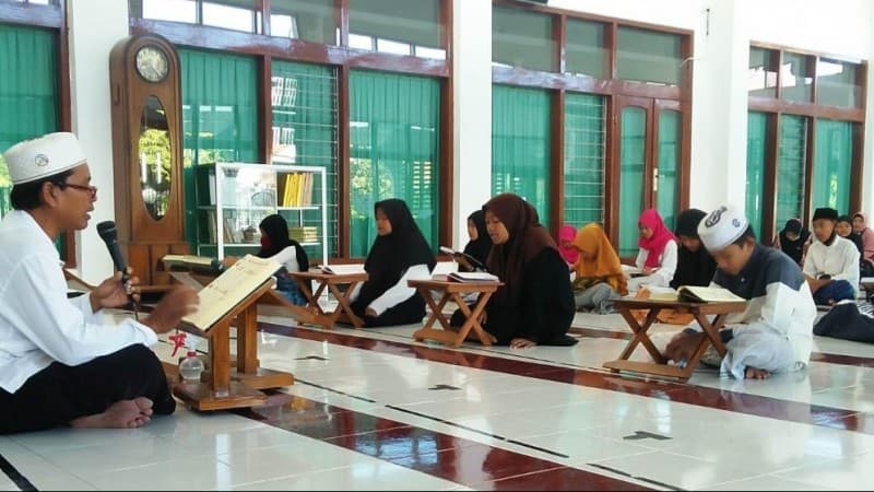 Sejumlah Ustadz dan Santri Terima Santunan dari LAZISNU di Banyuwangi