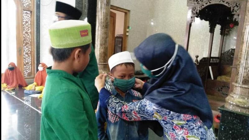 Tim Pengabdian Masyarakat Unusa Kenalkan Pola Hidup Sehat