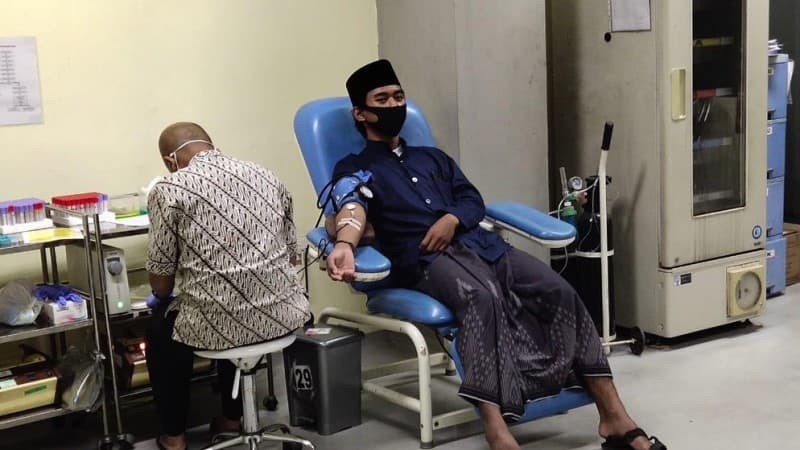 Bantu Sesama, Santri Al-Mizan Majalengka Hibah Darah