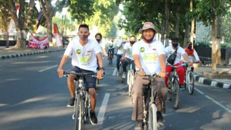 Cara Kader Muda NU NTB Bagi-bagi Masker  