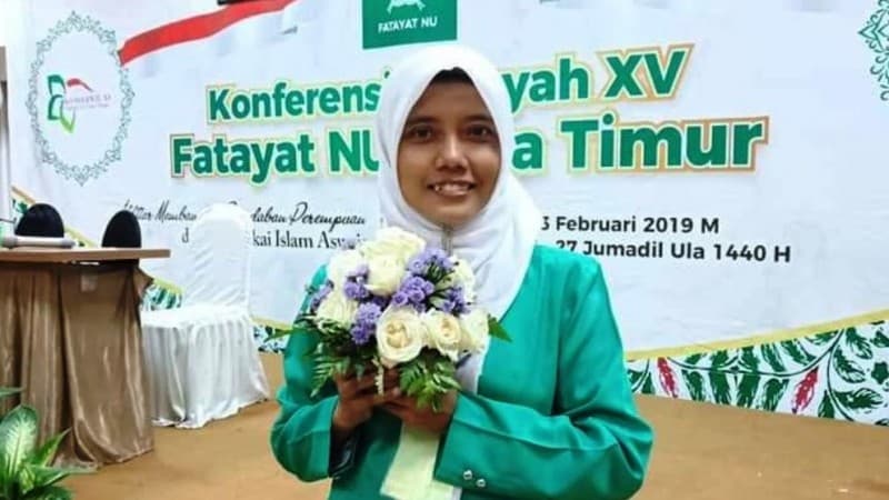 Lulus Ujian Doktor, Ketua Fatayat NU Tulungagung Banjir Ucapan