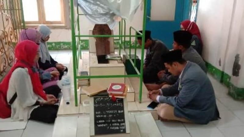 Pelajar NU Bekasi Ziarah Makam Ulama-Pejuang di Hari Kemerdekaan