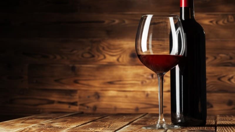 Hukum Menjual Minuman Keras kepada Non-Muslim