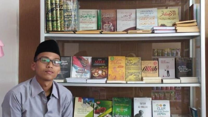 Buka Toko Kitab, Kader Ansor Bekasi Ini Peduli Literasi Santri