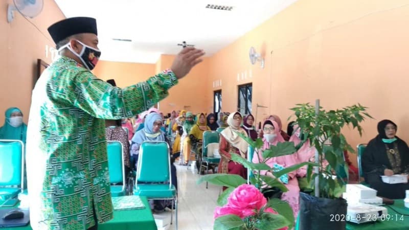 Lawan Dampak Ekonomi Akibat Corona, Muslimat NU Jember Gelar Pelatihan Tanam Sayur