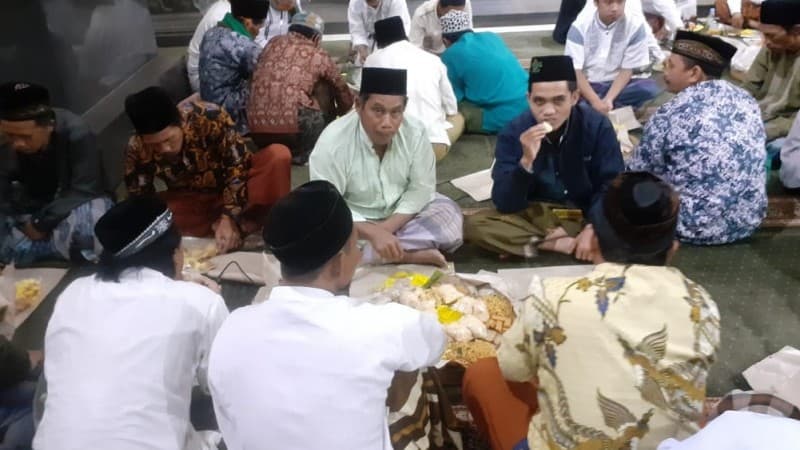 Masyarakat Malang Rayakan Asyura dengan Tumpeng Akbar dan Shalat Tasbih