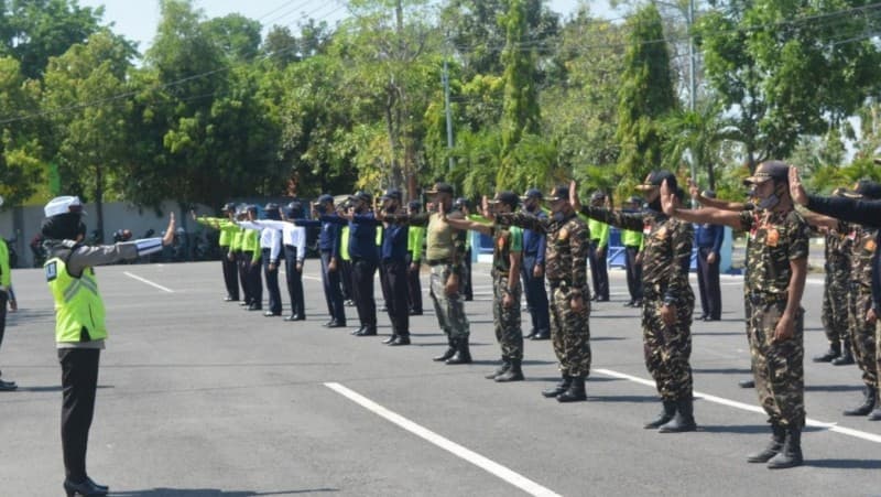 Banser Bojonegoro Tingkatkan Kemampuan Pengaturan Lalu Lintas