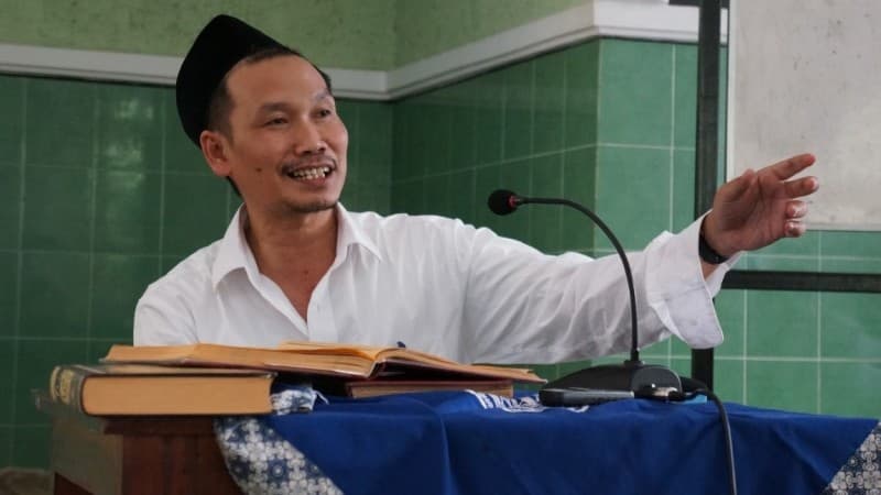 Alasan Gus Baha Selalu Bawa Kitab saat Ngaji