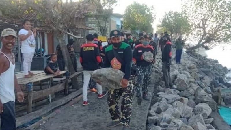 Banser Rembang Turun Tangan Atasi 'Amuk Abrasi'