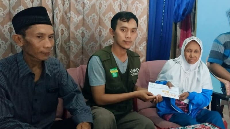 UPZISNU Pringsewu Bantu Pesantren dan Warga Berobat dari Uang Koin
