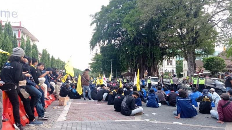 PMII Surakarta Gemakan Shalawat Asyghil saat Aksi Tolak UU Cipta Kerja