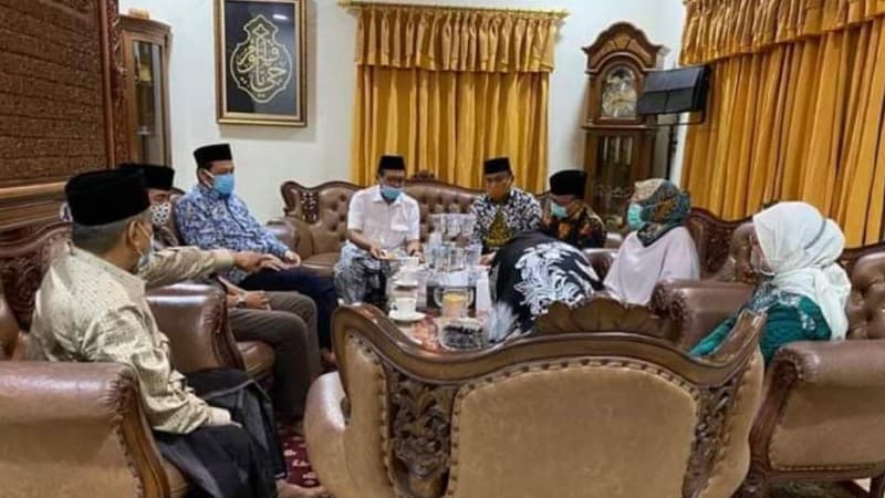 Temui Kiai Said, Menaker Ida Beberkan Alasan UU Cipta Kerja Dibentuk Pemerintah