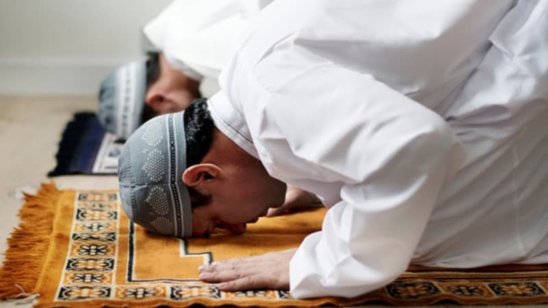 Kepala Keluarga dan Kewajiban Shalat para Anggotanya