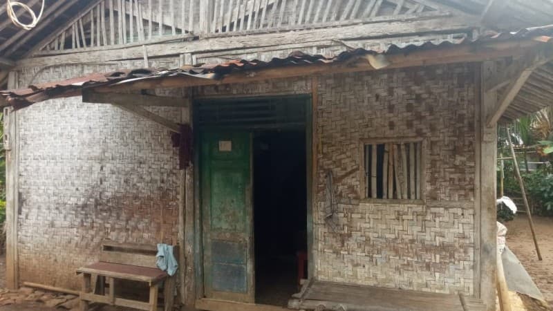 Rumah Mbah Poniyah Hampir Roboh, NU Care Cilacap Bantu Renovasi