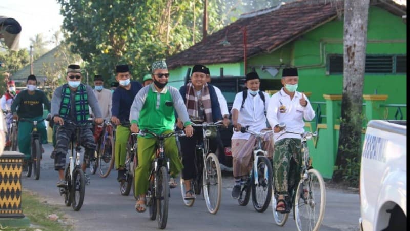 Bupati Pringsewu Pimpin Gowes Santri Sarungan Hari Santri 2020
