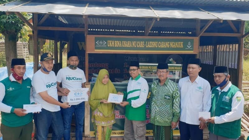 Bantu Bangkitkan Ekonomi Masyarakat, LAZISNU Nganjuk Berikan Modal Usaha