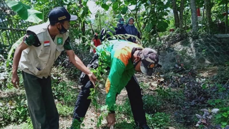 Siaga Bencana: LPBINU Ponorogo Ajak Warga Desa Tanam Pohon