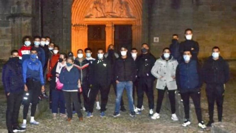 Pemuda Muslim di Prancis Jaga Gereja Waspadai Serangan dari Para Ekstremis