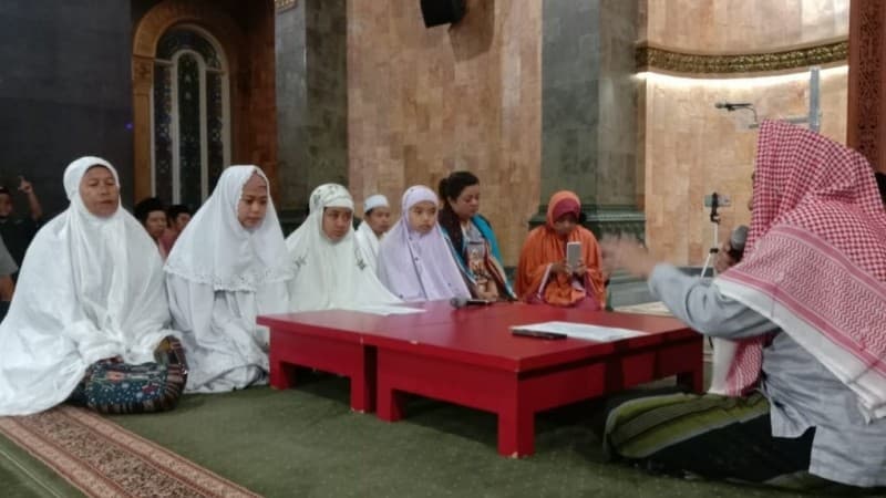 Tertarik dengan Islam Ramah, Gadis Asal Malang Ini Masuk Islam