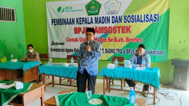 Santri Diniyah Harus Bisa Nulis Arab Pegon dan Baca Kitab Kuning