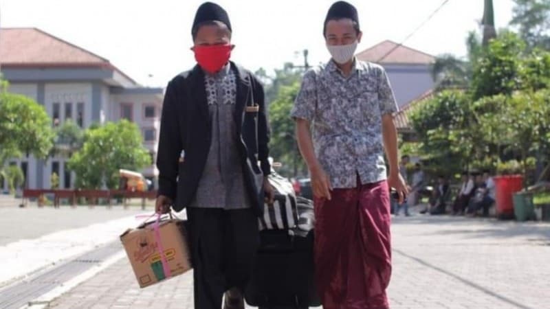 Keteladanan Pengasuh Pesantren di Masa Covid-19 Jadi Penyejuk Masyarakat