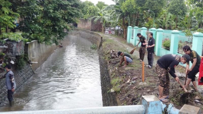 Pemuda Desa Jepang Kabupaten Kudus Berkolaborasi Jaga Kebersihan Kali