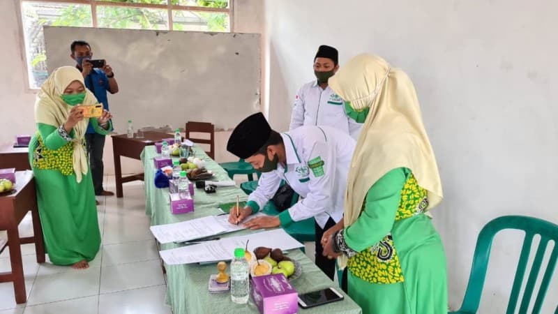 NU Care-LAZISNU Jember Beri Instalasi Listrik Gratis untuk Masyarakat