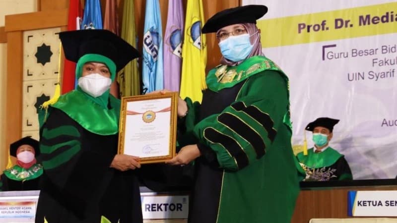 Ketua Muslimat NU Dikukuhkan sebagai Guru Besar Tasawuf