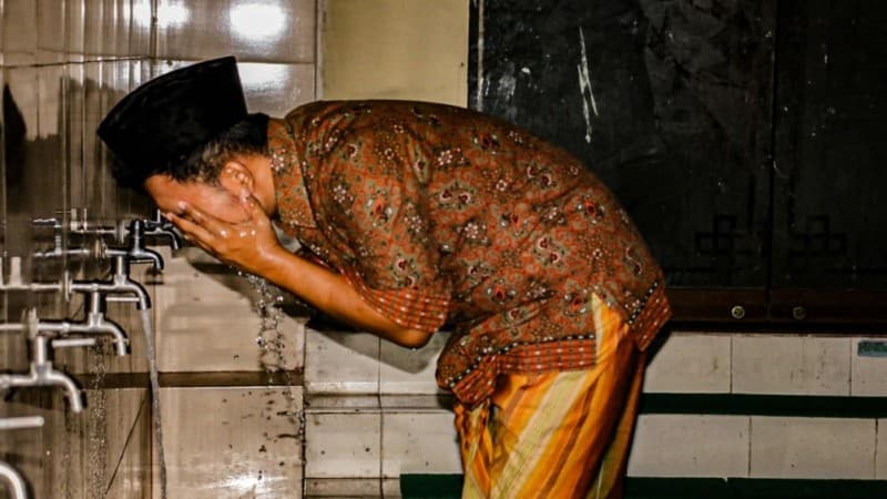 Beda Pendapat Ulama soal Mengusap Kepala dalam Wudhu