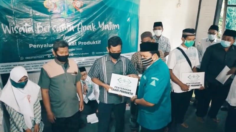 Tutup Tahun 2020, LAZISNU Kudus Salurkan Zakat Produktif ke Dhuafa