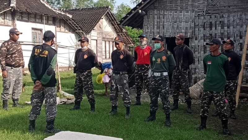 Didukung Anggota DPR, Banser Bojonegoro Perbaiki Rumah Janda Lansia