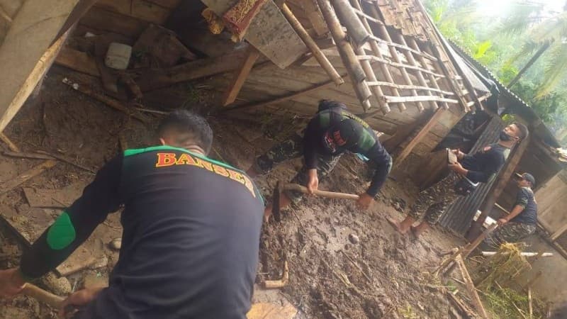 Banser Pringsewu Turun ke Lokasi Bantu Korban Banjir di Pardasuka