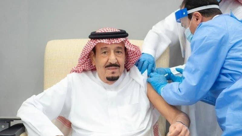 Raja Salman Arab Saudi Disuntik Vaksin Covid-19 Pfizer-BioNTech