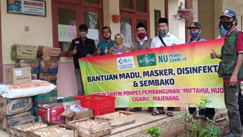 Santri Cigaru Karantina Mandiri, NU Care Cilacap Salurkan Bantuan