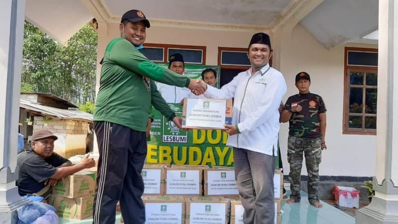 Donasi Kebudayaan Lesbumi Jember untuk Korban Banjir