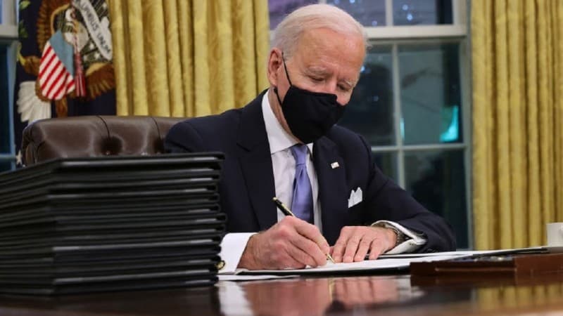 Usai Dilantik, Joe Biden Cabut ‘Larangan Negara Muslim Masuk AS’