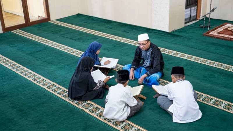 Nasihat Ibu Sufyan ats-Tsauri kepada Anaknya tentang Menuntut Ilmu