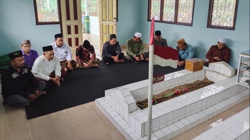 Susun Buku Biografi, RMINU Ziarahi Tujuh Ulama Kharismatik Pringsewu