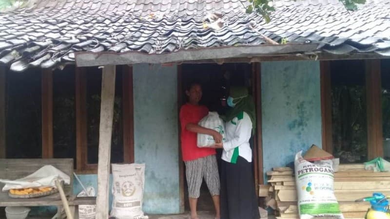 Sambut Harlah NU, UPZISNU Mrisi Grobogan Santuni Ratusan Duafa