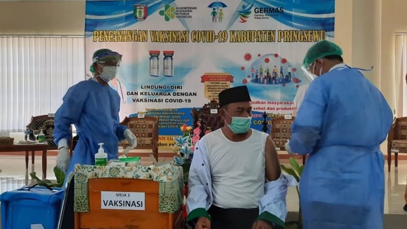 Ketua NU Pringsewu Jadi 10 Orang Pertama Penerima Vaksin Covid-19