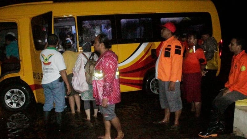 Habib Luthfi Buka Dapur Umum untuk Warga Pekalongan Terdampak Banjir