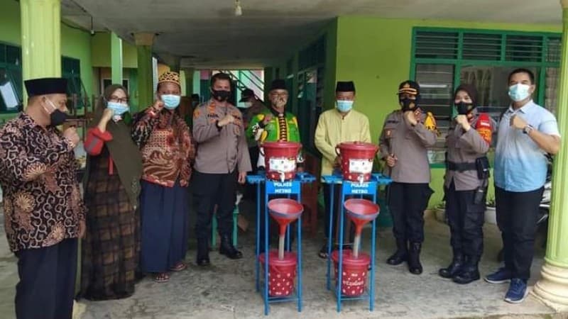 Pesantren Darul A’mal dan Polres Metro Sinergi Sosialisasikan Prokes 5 M