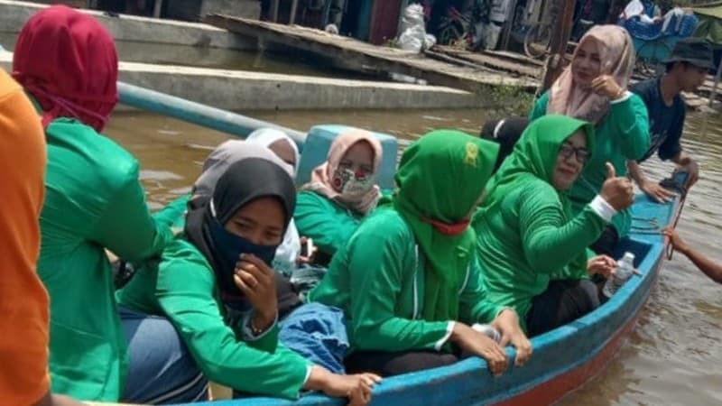 Peduli Banjir, Fatayat NU Kabupaten Pekalongan Salurkan Berbagai Bantuan 