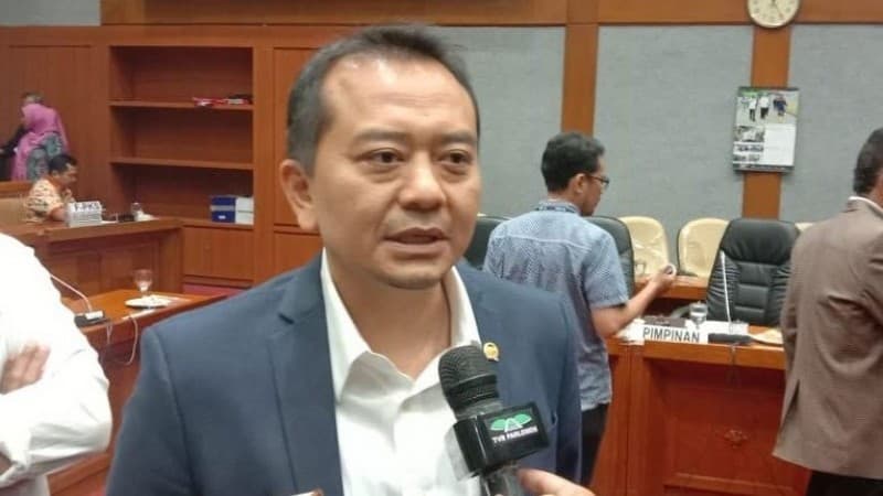 Komisi X DPR: Batalkan Pemecatan Guru Honorer yang Posting Gaji Rp700 Ribu